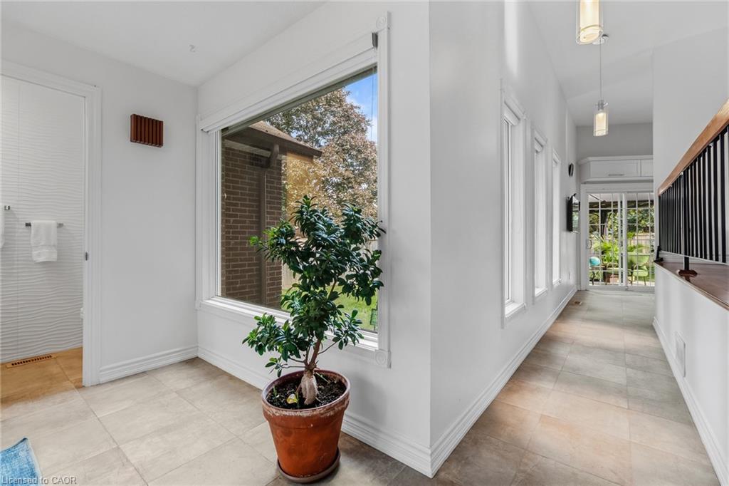 7034 Estoril Road Property Photo 4