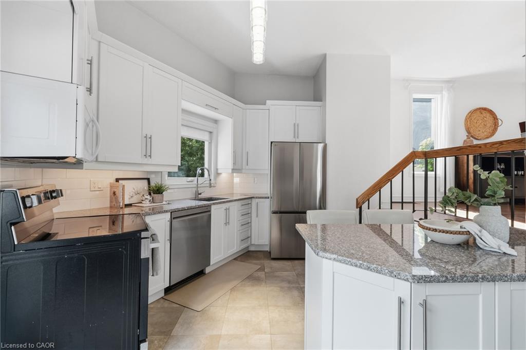 7034 Estoril Road Property Photo 8