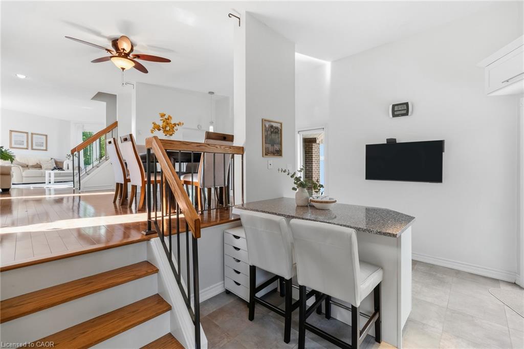 7034 Estoril Road Property Photo 10
