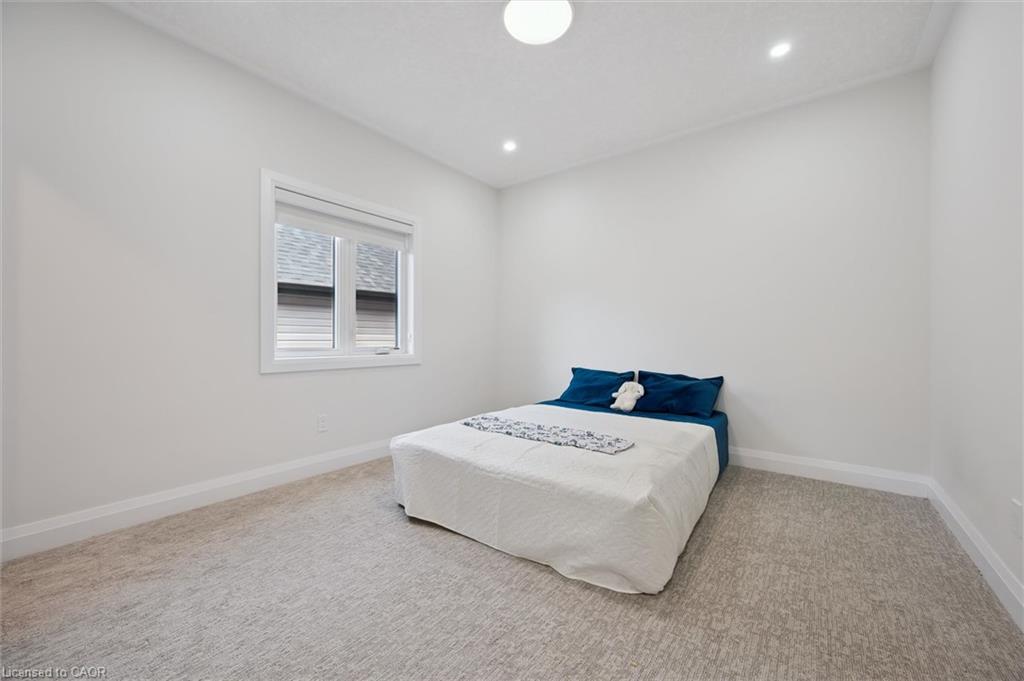 552 Nathalie Crescent Property Photo 32