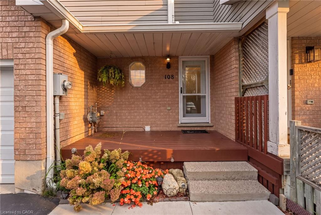 108 Tait Crescent Property Photo 2