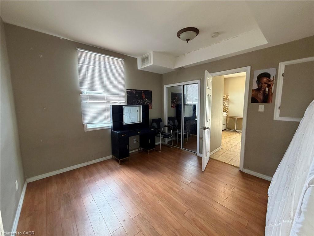 246-248 Ottawa Street N Property Photo 18