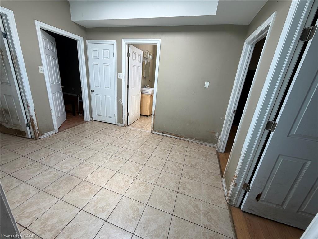 246-248 Ottawa Street N Property Photo 19
