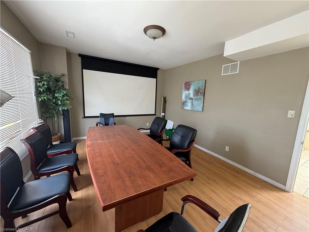 246-248 Ottawa Street N Property Photo 22