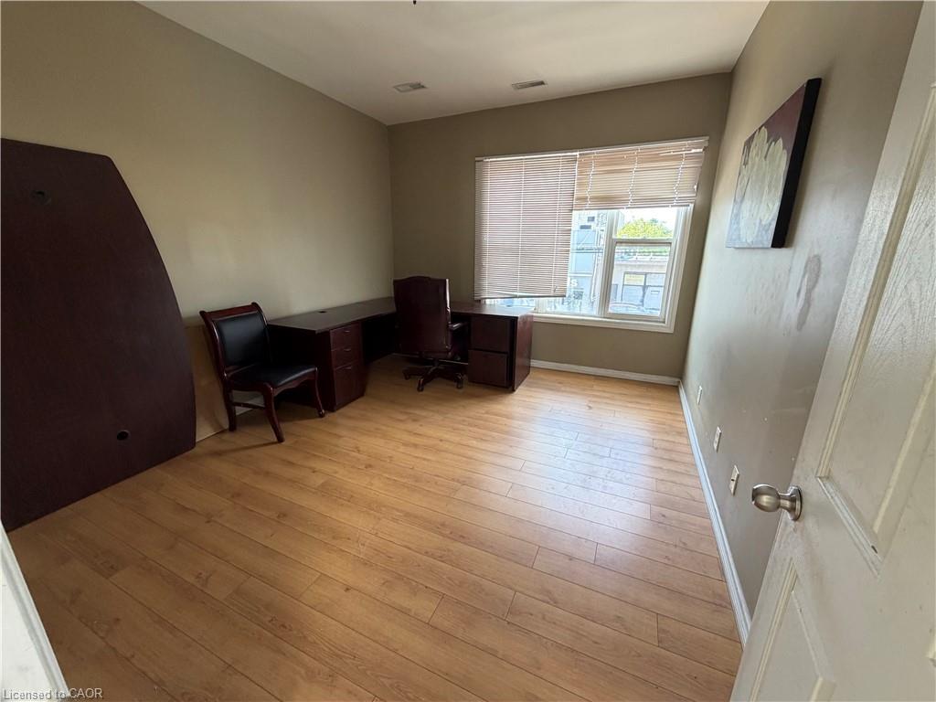 246-248 Ottawa Street N Property Photo 23