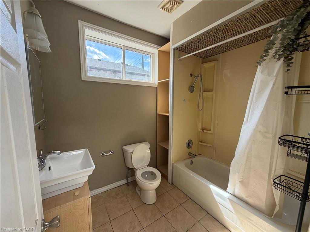 246-248 Ottawa Street N Property Photo 24