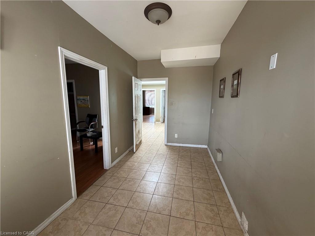246-248 Ottawa Street N Property Photo 25