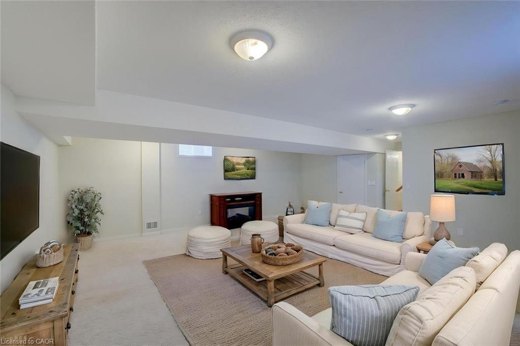 11 Kroeger Crescent Property Photo 7
