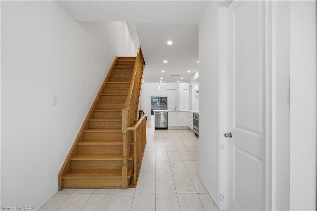 12 George Manor Property Photo 17