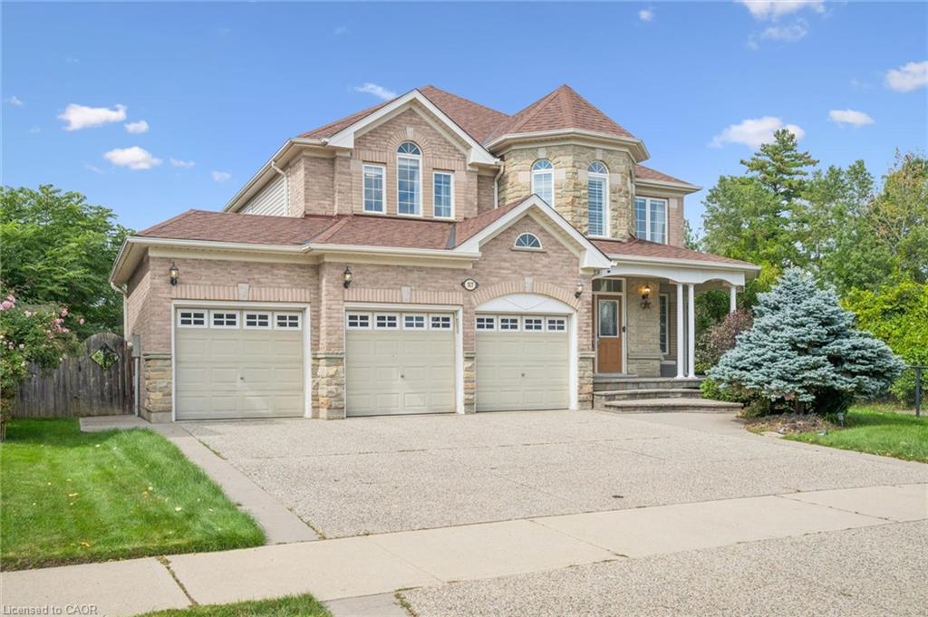 517 Topper Woods Crescent Property Photo 2