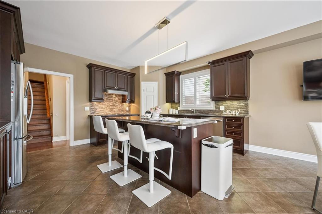 517 Topper Woods Crescent Property Photo 18