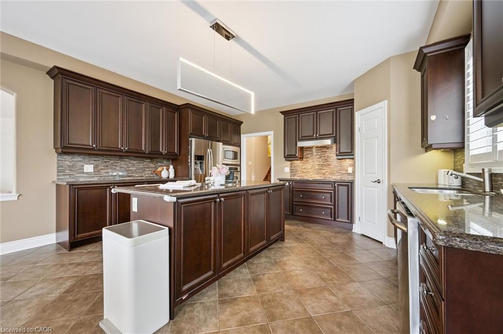 517 Topper Woods Crescent Property Photo 19
