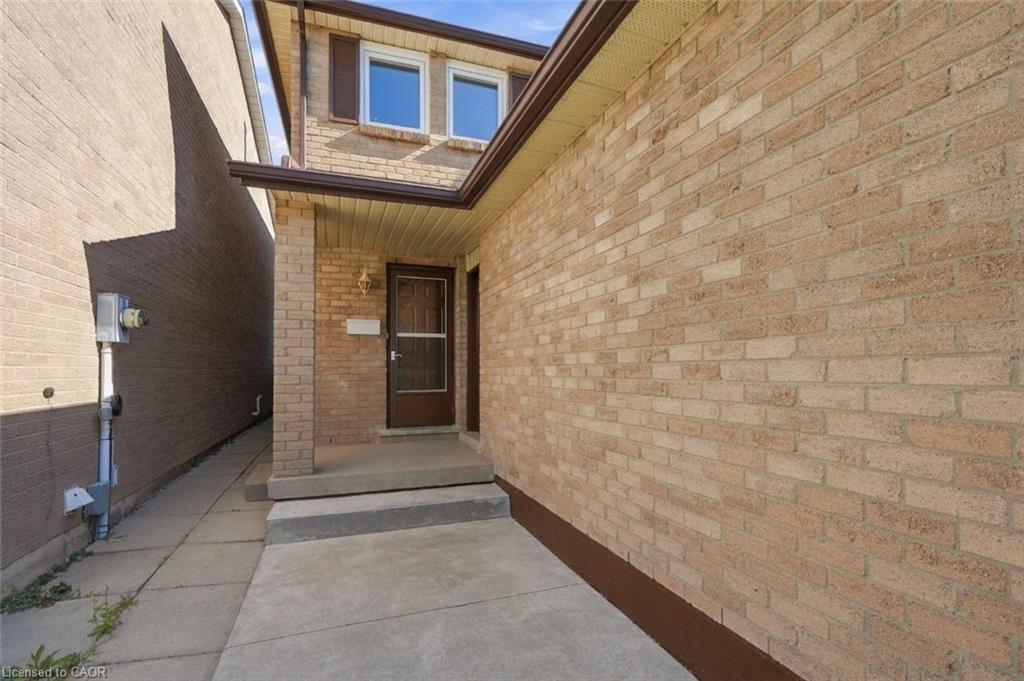 184 Macintosh Drive Property Photo 4