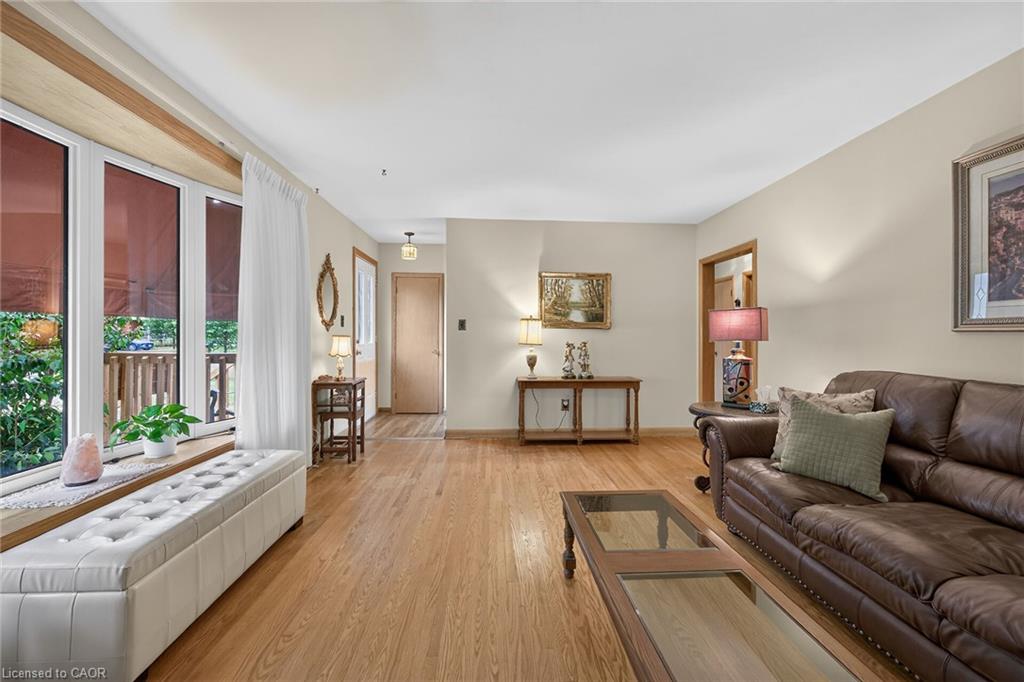 390 East 37th Street Property Photo 8