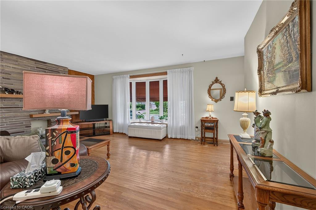 390 East 37th Street Property Photo 9