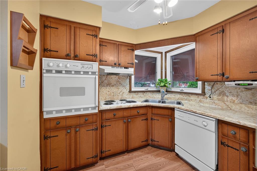 390 East 37th Street Property Photo 15