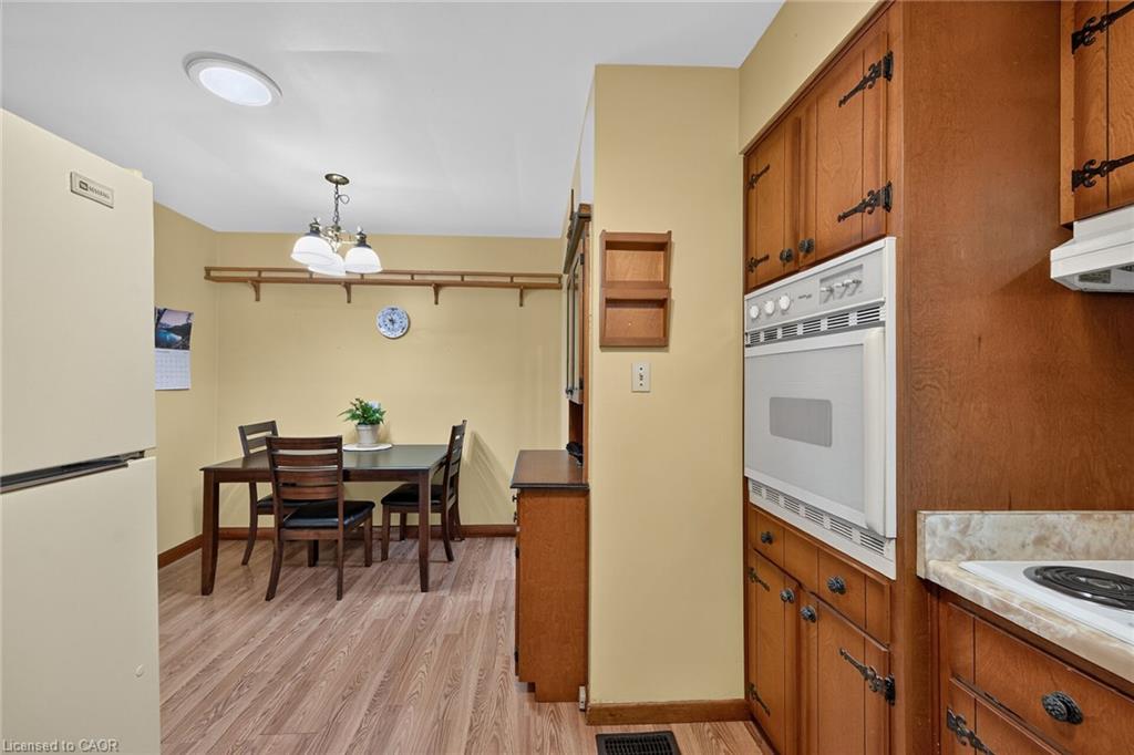 390 East 37th Street Property Photo 17