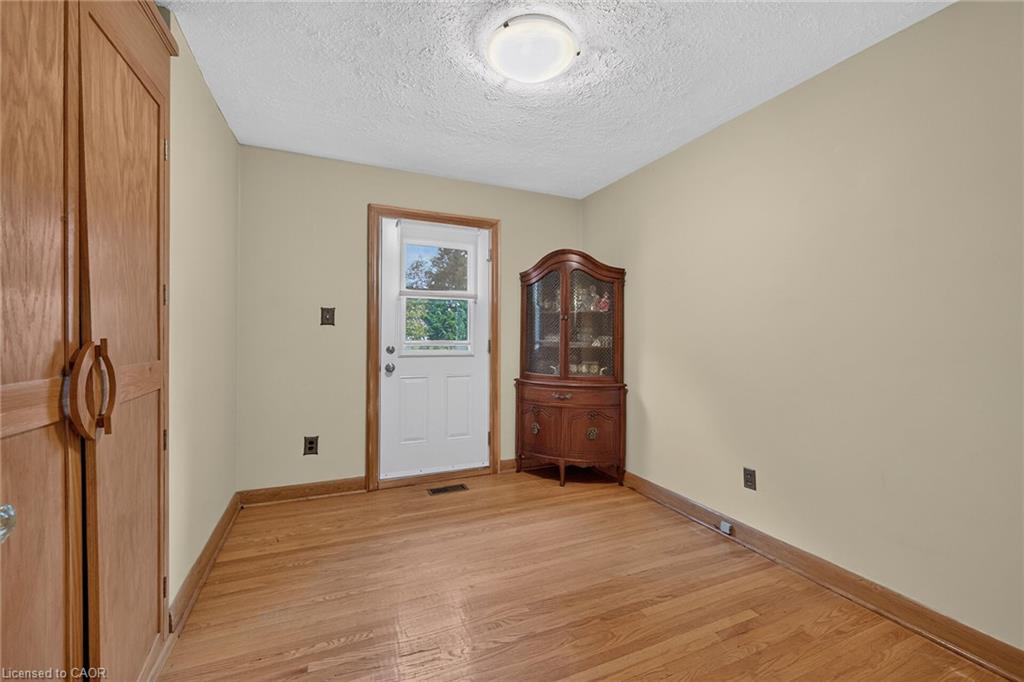 390 East 37th Street Property Photo 22