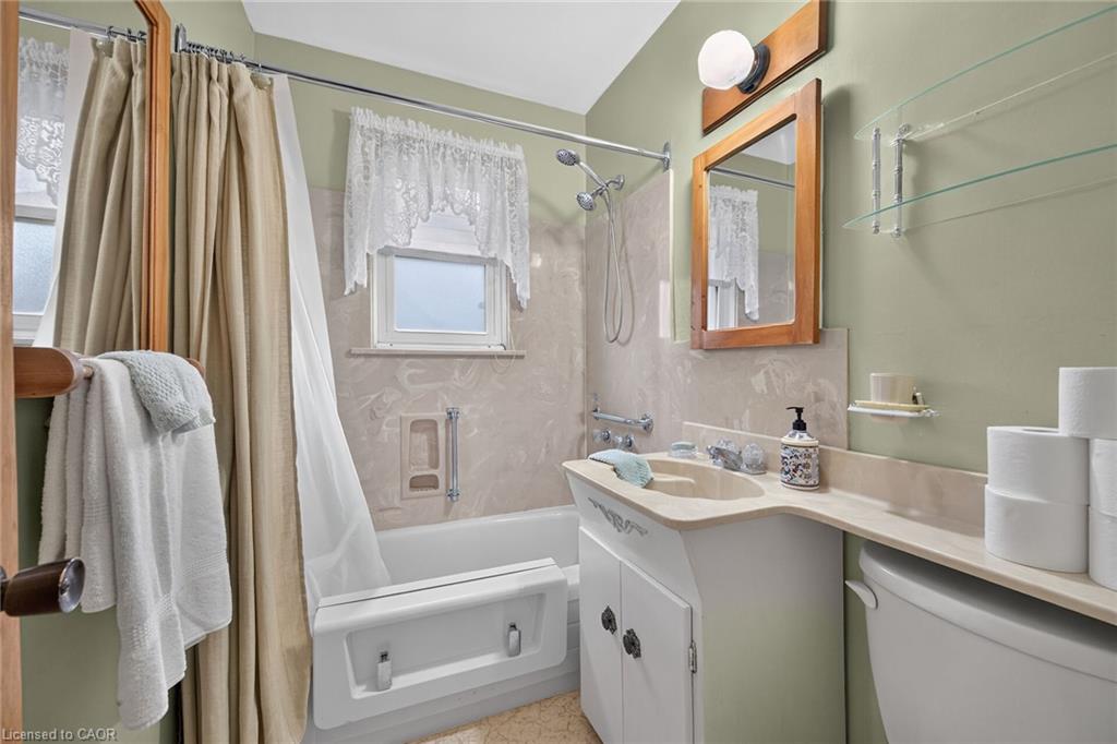 390 East 37th Street Property Photo 26