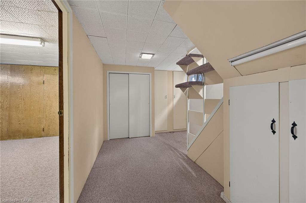 390 East 37th Street Property Photo 27