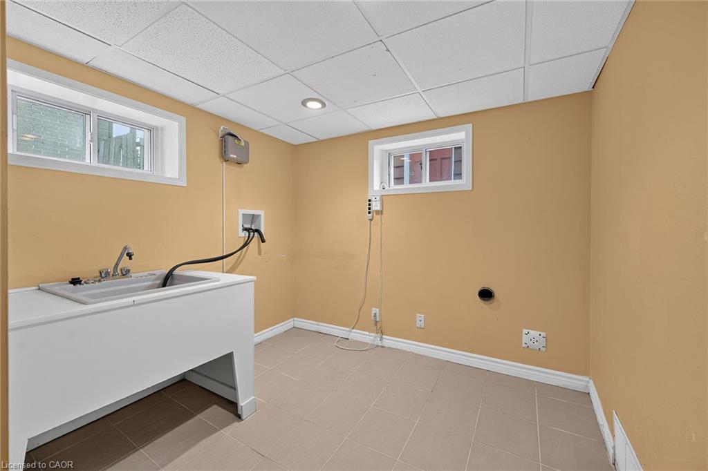 390 East 37th Street Property Photo 34