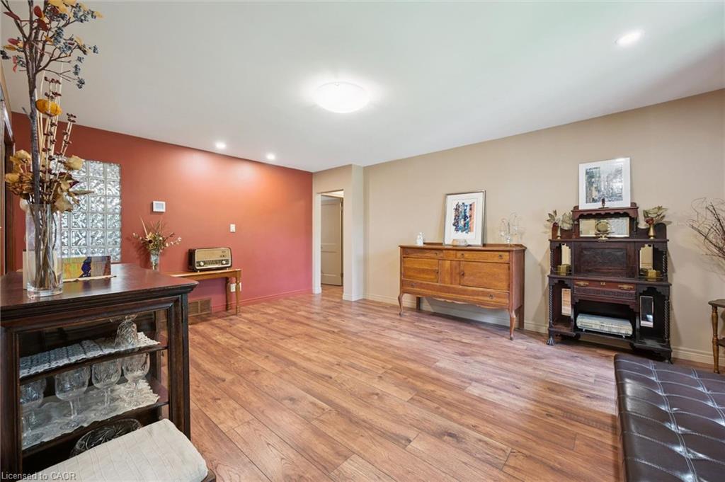 410 Avenue Road Property Photo 5