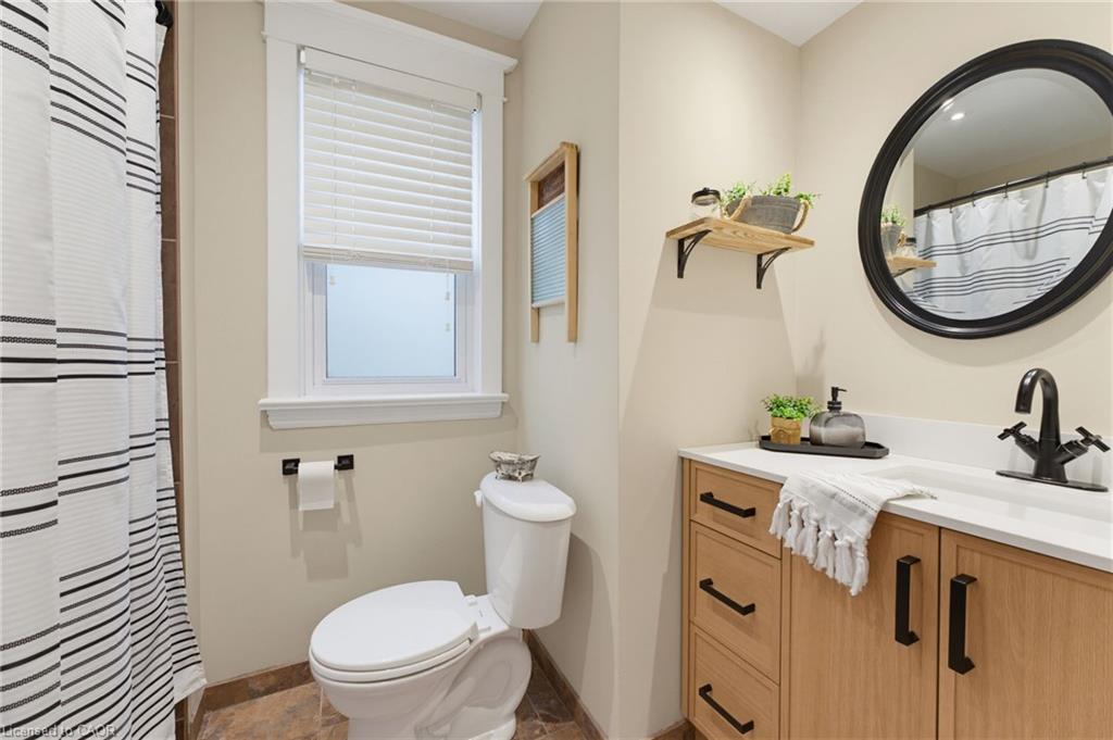 394 Charlton Avenue W Property Photo 25