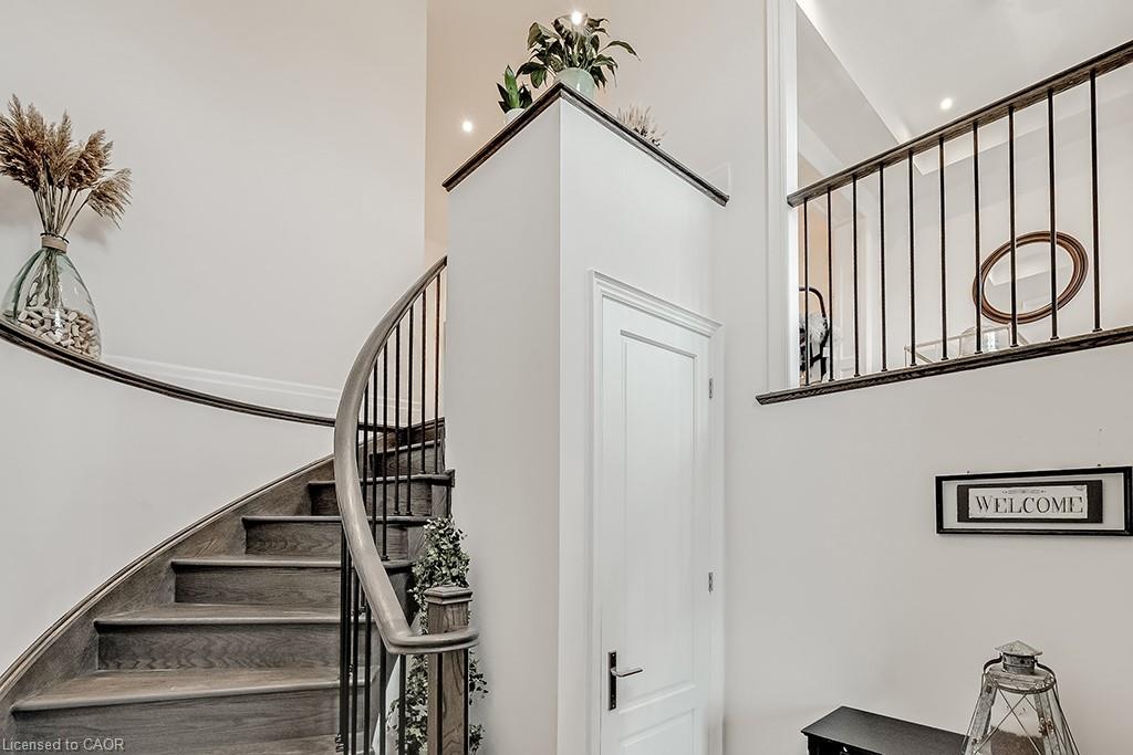 210 Dorval Drive Property Photo 3