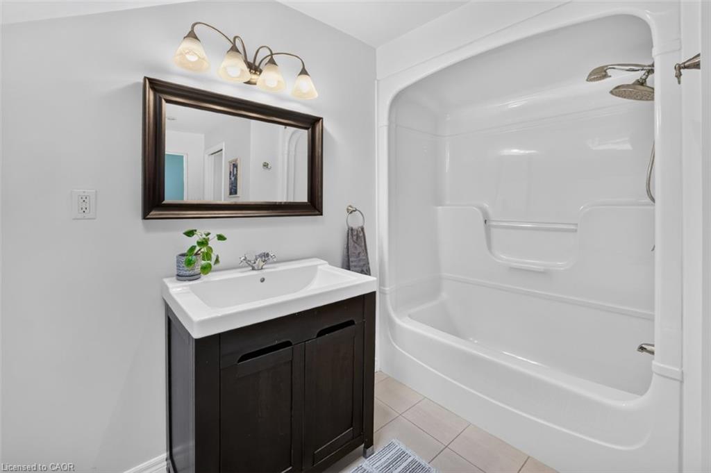 173 Main Street W Property Photo 24