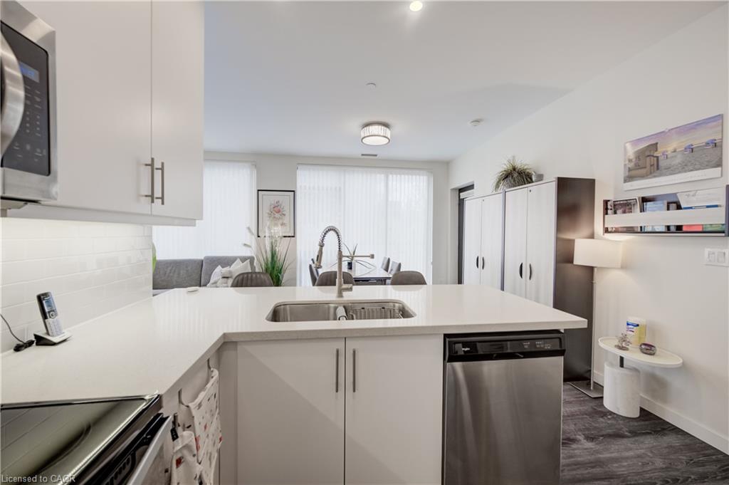 112-690 King Street W Property Photo 5
