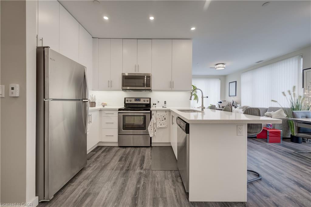 112-690 King Street W Property Photo 6