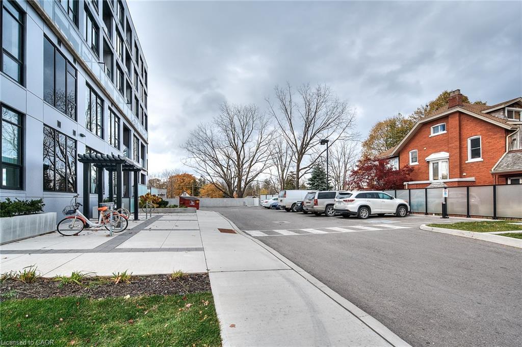 112-690 King Street W Property Photo 38