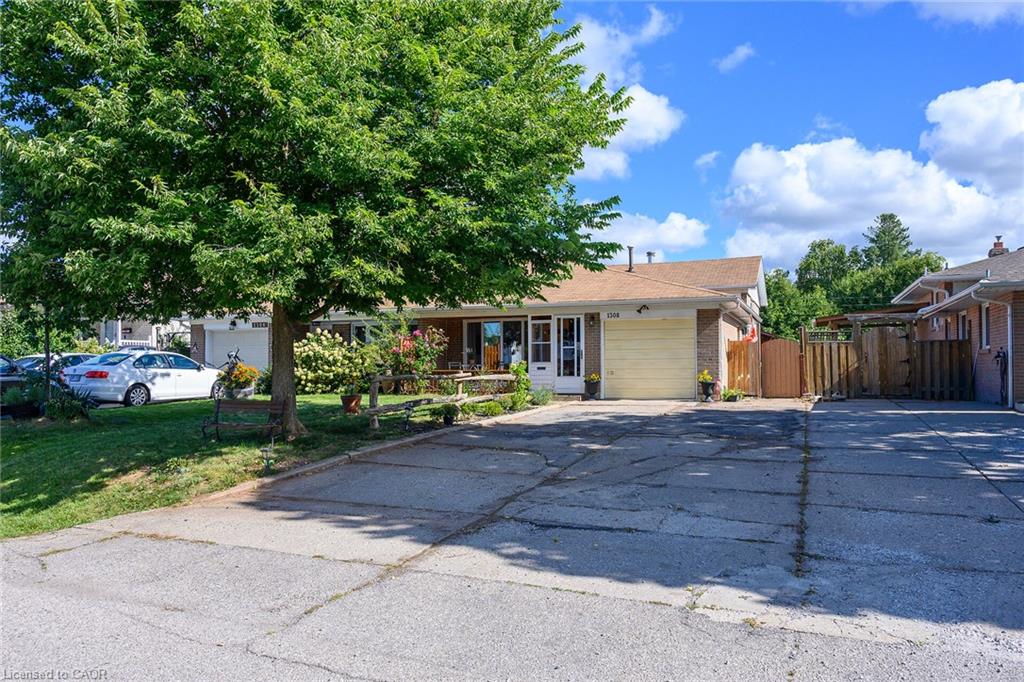 1308 Redbank Crescent Property Photo 3