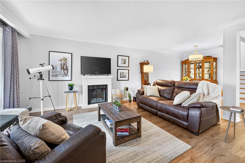 1308 Redbank Crescent Property Photo 7
