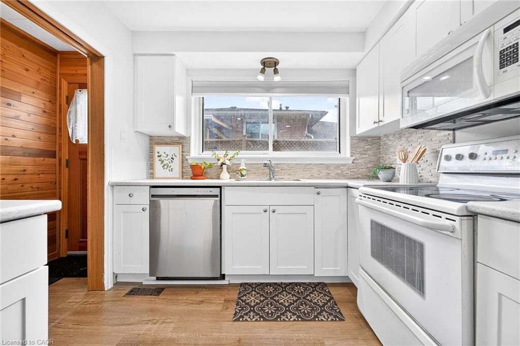 1308 Redbank Crescent Property Photo 11