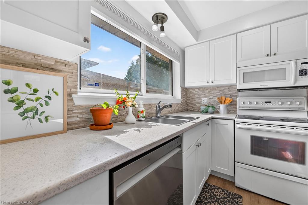 1308 Redbank Crescent Property Photo 12
