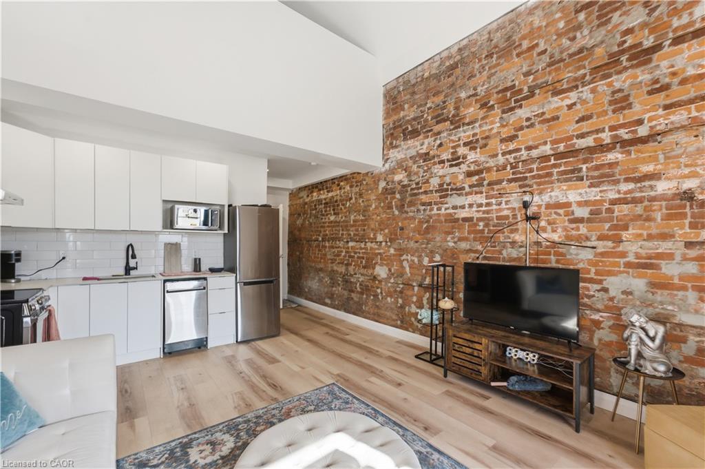 45 Wellington Street N Property Photo 9