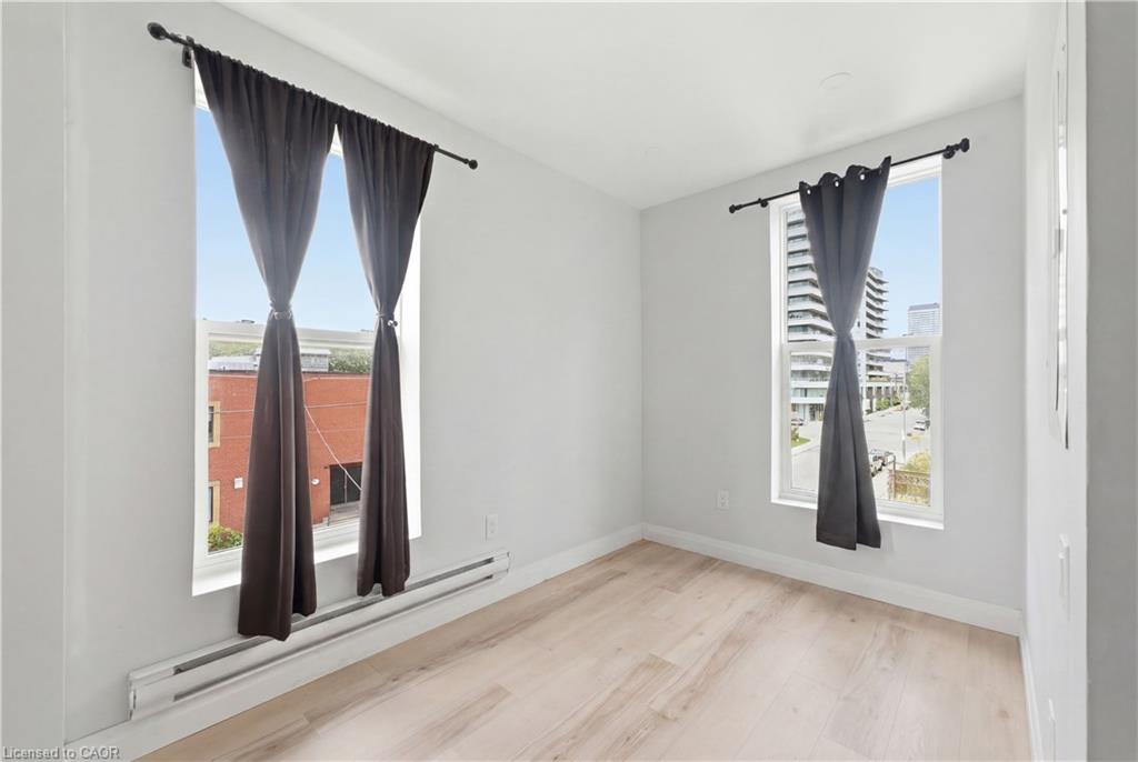 45 Wellington Street N Property Photo 21