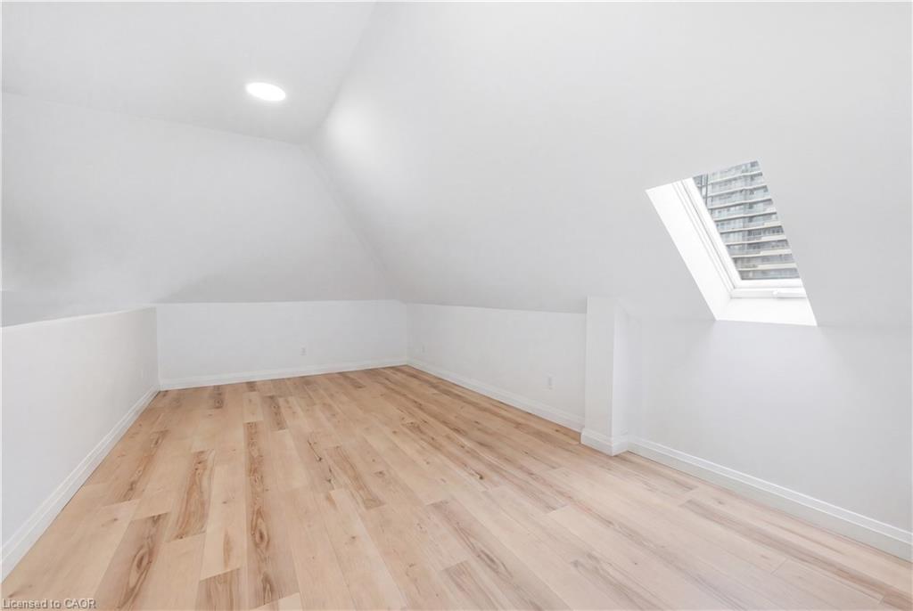 45 Wellington Street N Property Photo 24