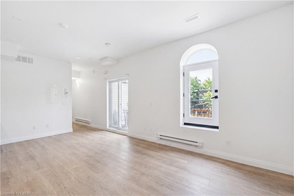 45 Wellington Street N Property Photo 26
