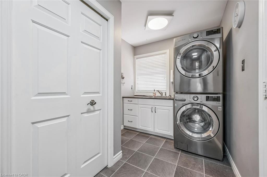 21 Tinatawa Court Property Photo 12