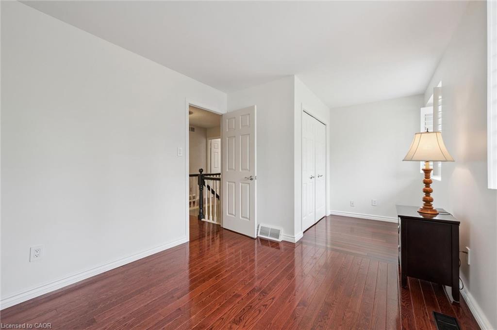 21 Tinatawa Court Property Photo 14