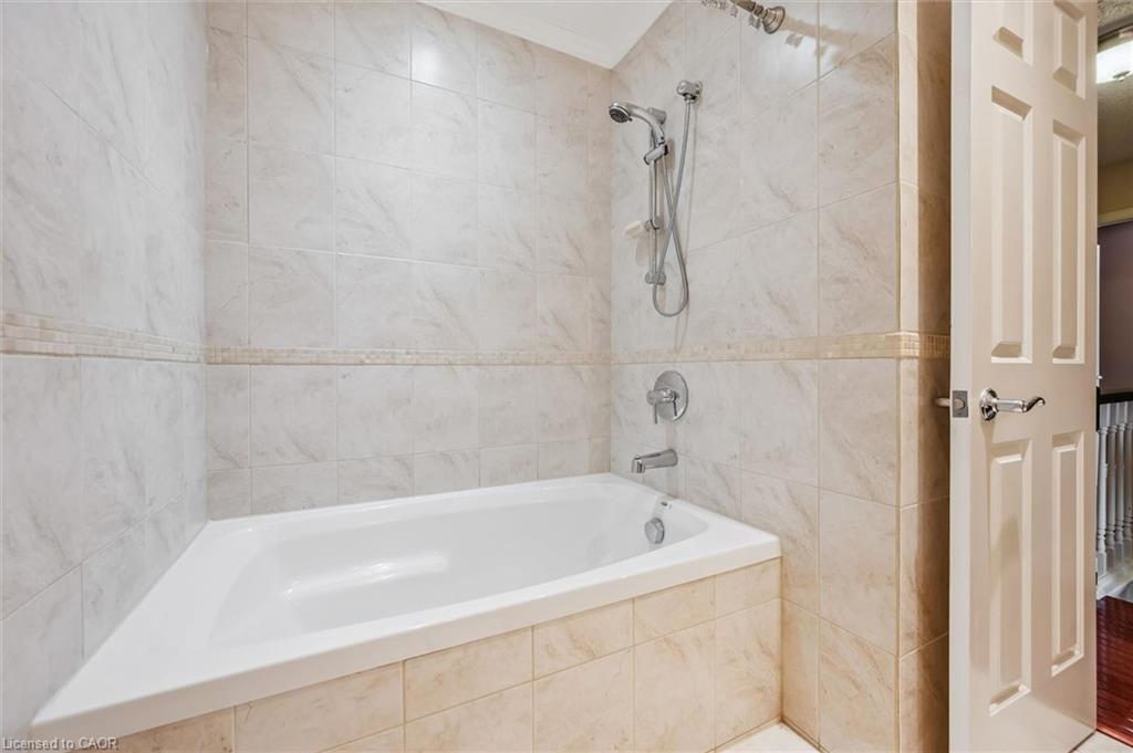 21 Tinatawa Court Property Photo 16