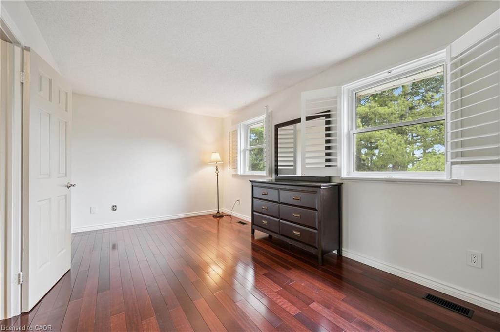 21 Tinatawa Court Property Photo 19
