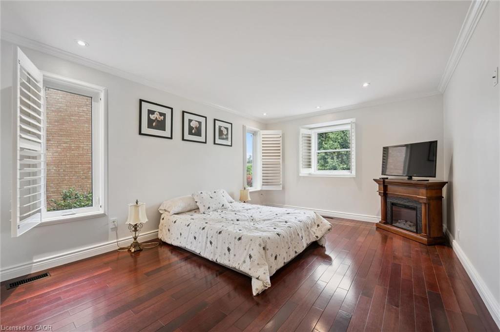 21 Tinatawa Court Property Photo 22