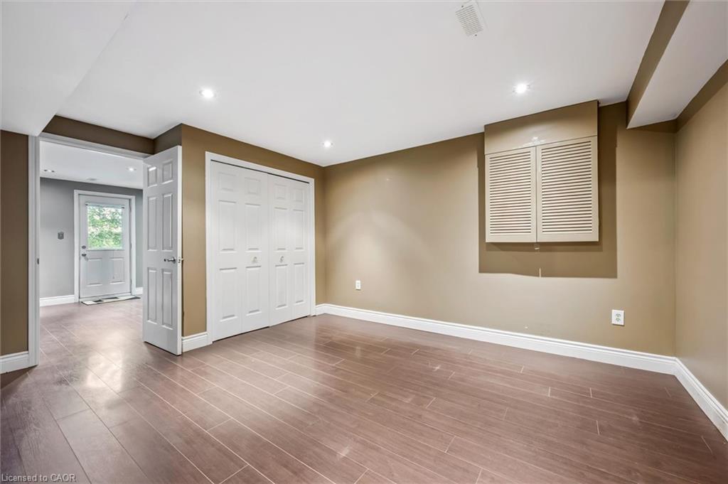 21 Tinatawa Court Property Photo 28