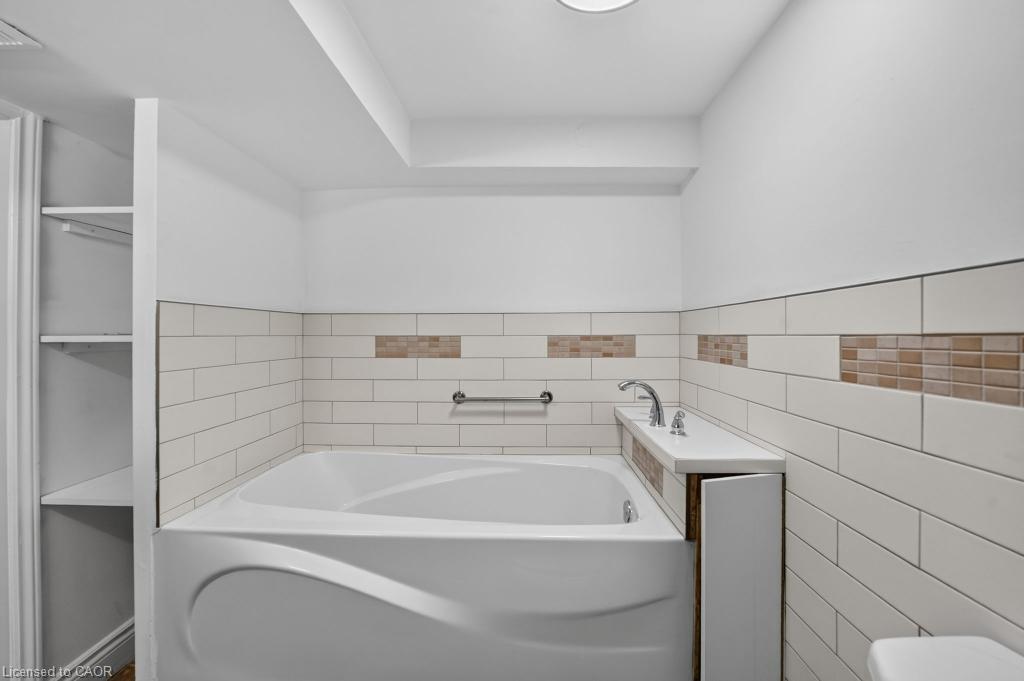 1024 Roosevelt Road Property Photo 36