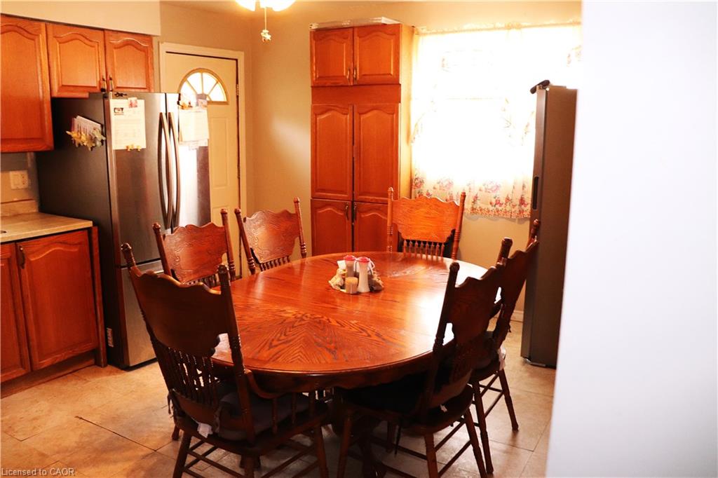 348 Weir Street N Property Photo 11