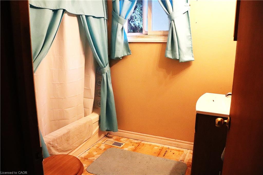 348 Weir Street N Property Photo 17