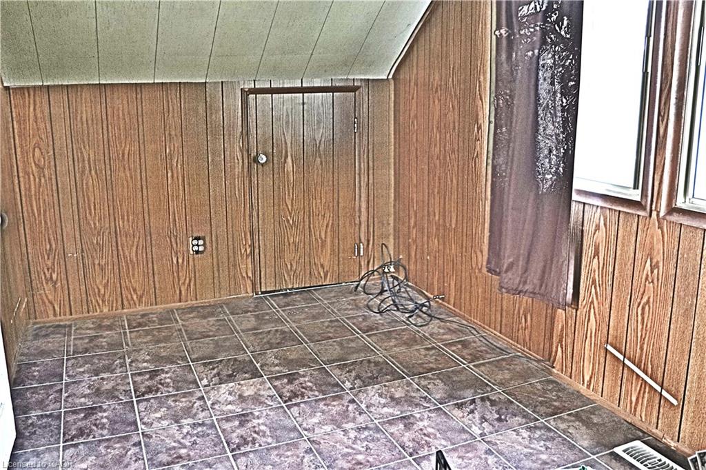348 Weir Street N Property Photo 22